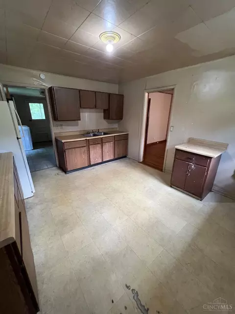 Kitchen - 8320 Monroe Ave, Cincinnati, OH 45236 photo 2 of 2
