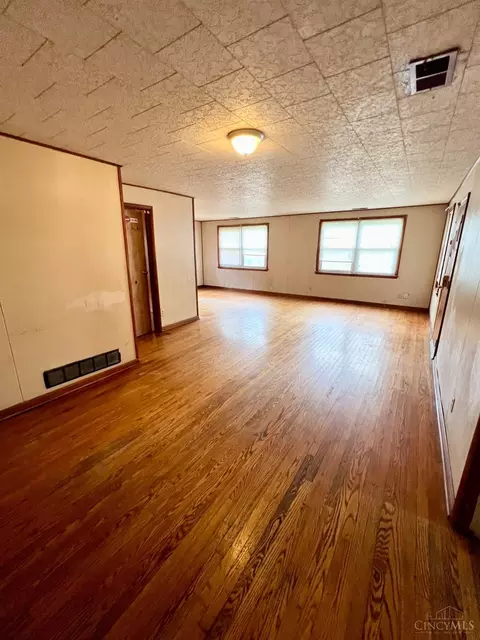 Living - 8320 Monroe Ave, Cincinnati, OH 45236 photo 1 of 2