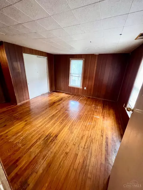 Bedroom - 8320 Monroe Ave, Cincinnati, OH 45236 photo 2 of 2