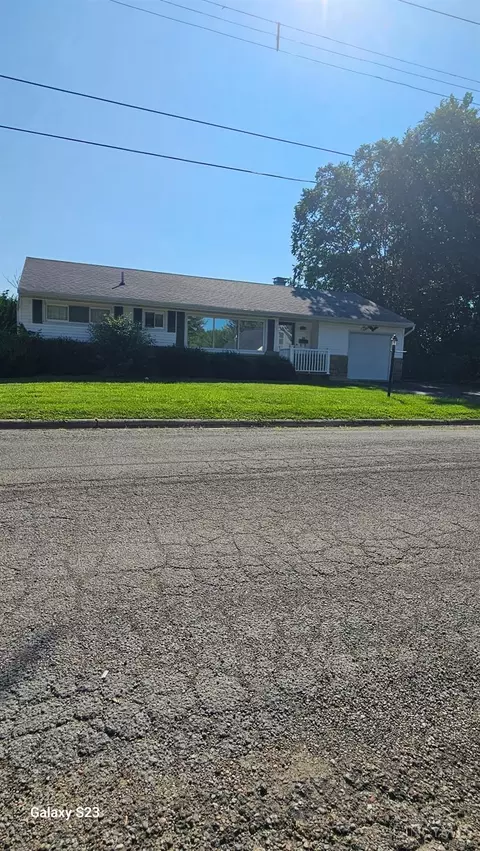 129 Ash Ln, Blanchester, OH 45107