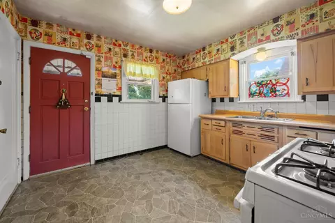 Kitchen - 3950 King Pl, Cincinnati, OH 45223 photo 3 of 3