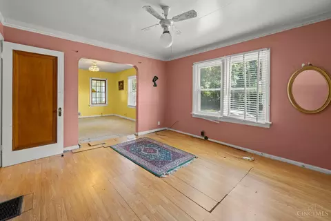 Living - 3950 King Pl, Cincinnati, OH 45223 photo 2 of 5