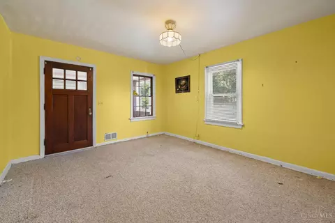 Living - 3950 King Pl, Cincinnati, OH 45223 photo 4 of 5