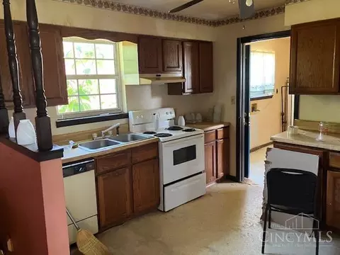 Kitchen - 14974 Chad Ln, Williamsburg, OH 45176 photo 1 of 1