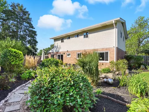 Exterior - 10562 Hadley Rd, Cincinnati, OH 45218 photo 5 of 8