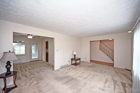 Living - 8509 Plainfield Rd, Cincinnati, OH 45236 photo 3 of 5
