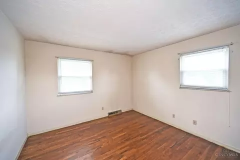 Bedroom - 8509 Plainfield Rd, Cincinnati, OH 45236 photo 6 of 7