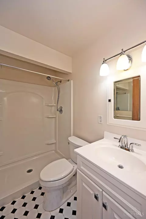 Bath - 8509 Plainfield Rd, Cincinnati, OH 45236 photo 4 of 4