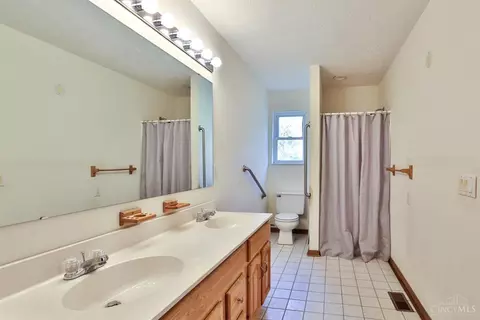 Bath - 2710 Glady Rd, Blanchester, OH 45107 photo 1 of 4