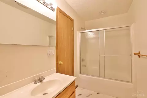 Bath - 2710 Glady Rd, Blanchester, OH 45107 photo 2 of 4