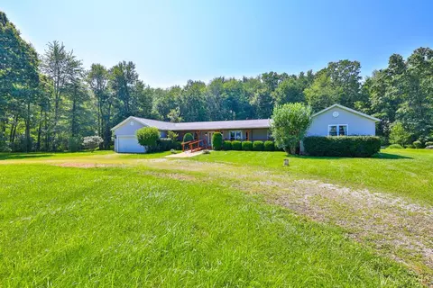 2710 Glady Rd, Blanchester, OH 45107