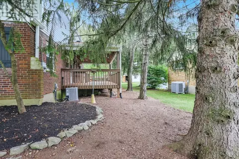 Exterior - 1559 Springdale Rd, Cincinnati, OH 45231 photo 5 of 12