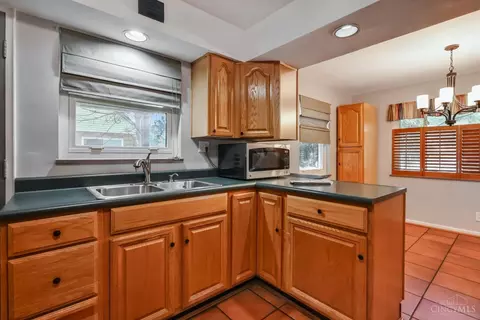 Kitchen - 1559 Springdale Rd, Cincinnati, OH 45231 photo 2 of 2