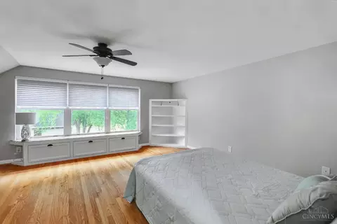 Bedroom - 1559 Springdale Rd, Cincinnati, OH 45231 photo 2 of 5