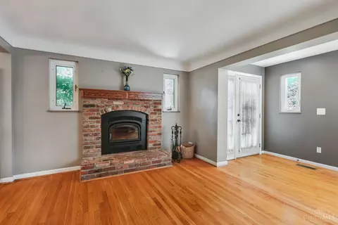 Living - 1559 Springdale Rd, Cincinnati, OH 45231 photo 2 of 3