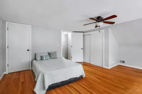 Bedroom - 1559 Springdale Rd, Cincinnati, OH 45231 photo 3 of 5
