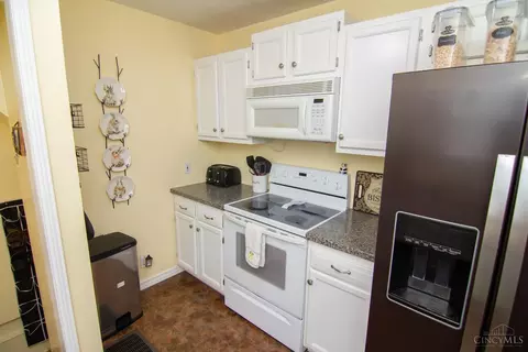 Kitchen - 517 State Rd, Cleves, OH 45002 photo 2 of 3