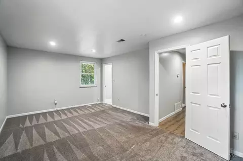 Bedroom - 8131 Hopper Rd, Cincinnati, OH 45255 photo 1 of 6