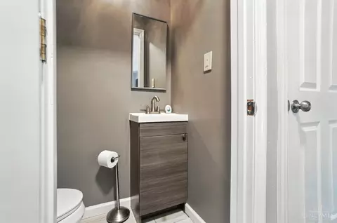 Bath - 8131 Hopper Rd, Cincinnati, OH 45255 photo 1 of 6