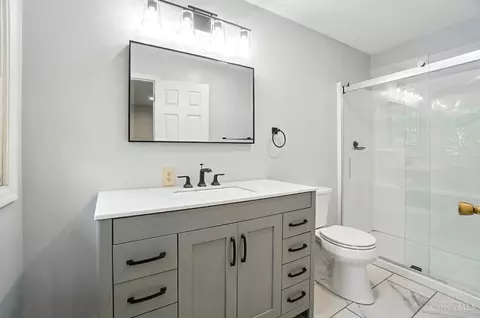 Bath - 8131 Hopper Rd, Cincinnati, OH 45255 photo 2 of 6