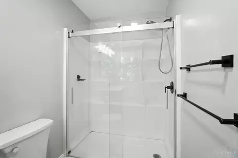 Bath - 8131 Hopper Rd, Cincinnati, OH 45255 photo 4 of 6