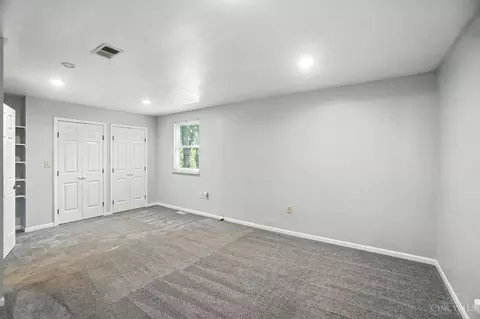Bedroom - 8131 Hopper Rd, Cincinnati, OH 45255 photo 2 of 6