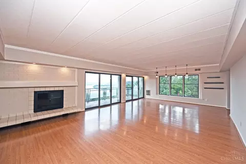Living - 1775 Mcmillan St, Cincinnati, OH 45206 photo 2 of 9