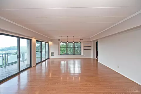 Living - 1775 Mcmillan St, Cincinnati, OH 45206 photo 6 of 9