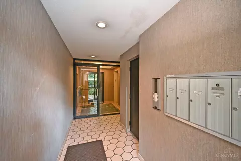 Entry Way - 1775 Mcmillan St, Cincinnati, OH 45206 photo 1 of 2