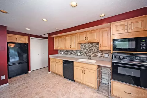 Kitchen - 1775 Mcmillan St, Cincinnati, OH 45206 photo 2 of 6