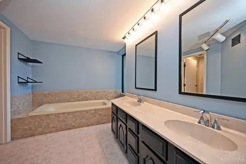 Bath - 1775 Mcmillan St, Cincinnati, OH 45206 photo 1 of 7