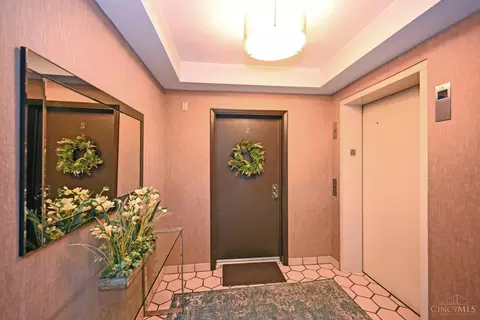 Entry Way - 1775 Mcmillan St, Cincinnati, OH 45206 photo 2 of 2