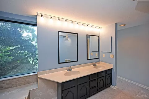 Bath - 1775 Mcmillan St, Cincinnati, OH 45206 photo 4 of 7