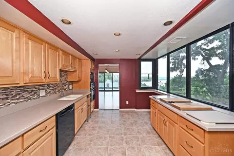 Kitchen - 1775 Mcmillan St, Cincinnati, OH 45206 photo 4 of 6