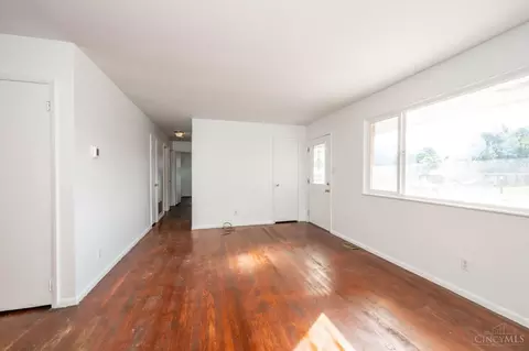 Living - 8853 Planet Dr, Cincinnati, OH 45231 photo 2 of 6
