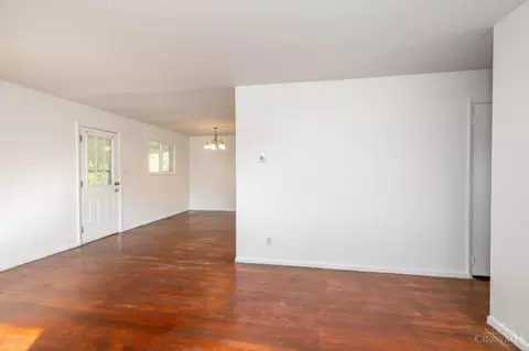 Living - 8853 Planet Dr, Cincinnati, OH 45231 photo 3 of 6