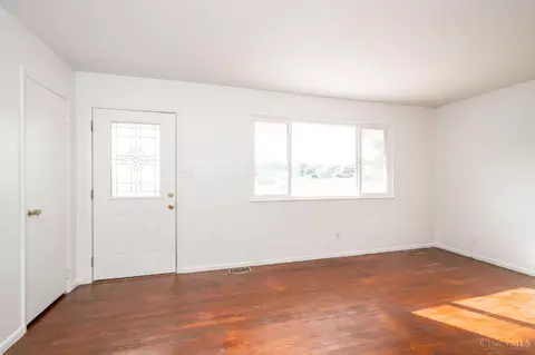 Living - 8853 Planet Dr, Cincinnati, OH 45231 photo 5 of 6