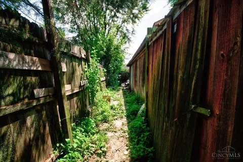 Exterior - 4231 Myrtle Ave, Cincinnati, OH 45236 photo 6 of 6