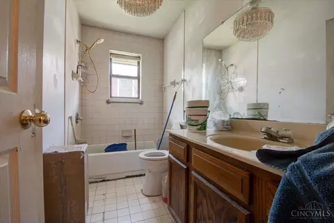 Bath - 4231 Myrtle Ave, Cincinnati, OH 45236 photo 3 of 3
