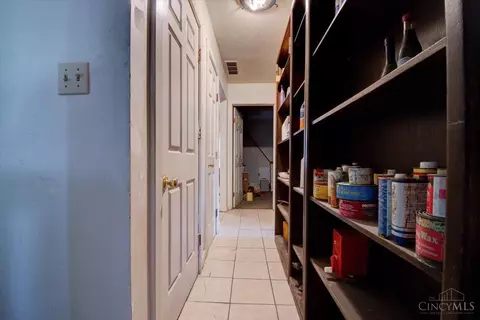 Entry Way - 4231 Myrtle Ave, Cincinnati, OH 45236 photo 1 of 1