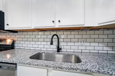 Kitchen - 9530 Crestbrook Dr, Cincinnati, OH 45231 photo 3 of 4