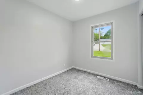 Bedroom - 9530 Crestbrook Dr, Cincinnati, OH 45231 photo 5 of 5