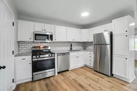 Kitchen - 9530 Crestbrook Dr, Cincinnati, OH 45231 photo 1 of 4