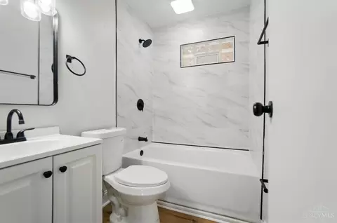 Bath - 9530 Crestbrook Dr, Cincinnati, OH 45231 photo 1 of 2