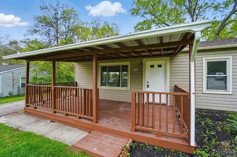 Exterior - 9530 Crestbrook Dr, Cincinnati, OH 45231 photo 2 of 12