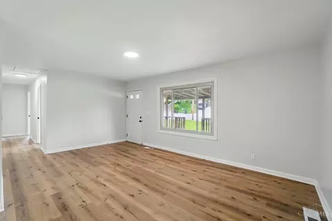 Living - 9530 Crestbrook Dr, Cincinnati, OH 45231 photo 1 of 4