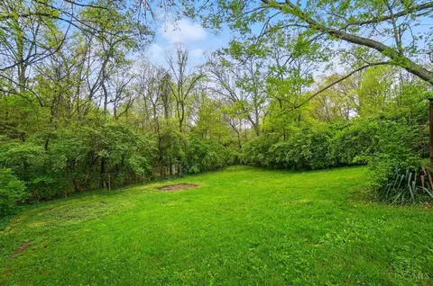 Exterior - 9530 Crestbrook Dr, Cincinnati, OH 45231 photo 11 of 12