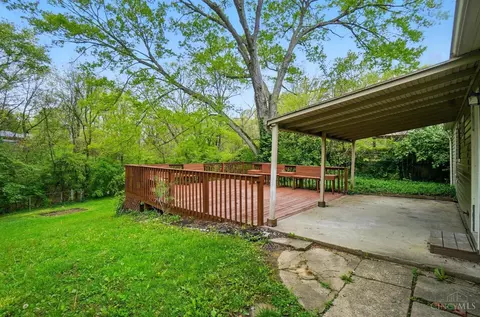 Exterior - 9530 Crestbrook Dr, Cincinnati, OH 45231 photo 6 of 12