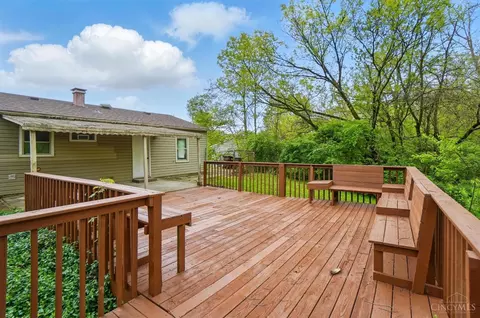 Exterior - 9530 Crestbrook Dr, Cincinnati, OH 45231 photo 9 of 12