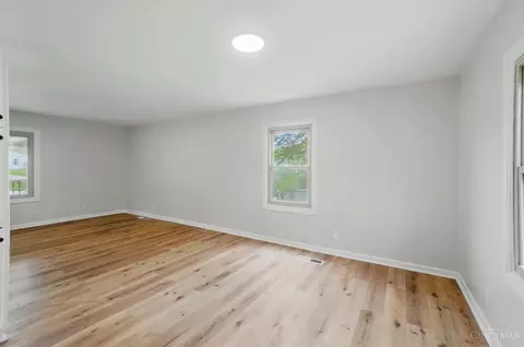 Living - 9530 Crestbrook Dr, Cincinnati, OH 45231 photo 4 of 4